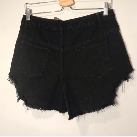 PrettyLittleThing Frayed Hem Denim Shorts - Picture 4 of 7